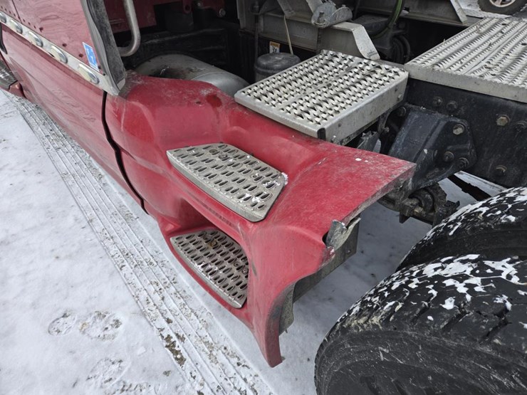 2017-peterbilt-579-image-33