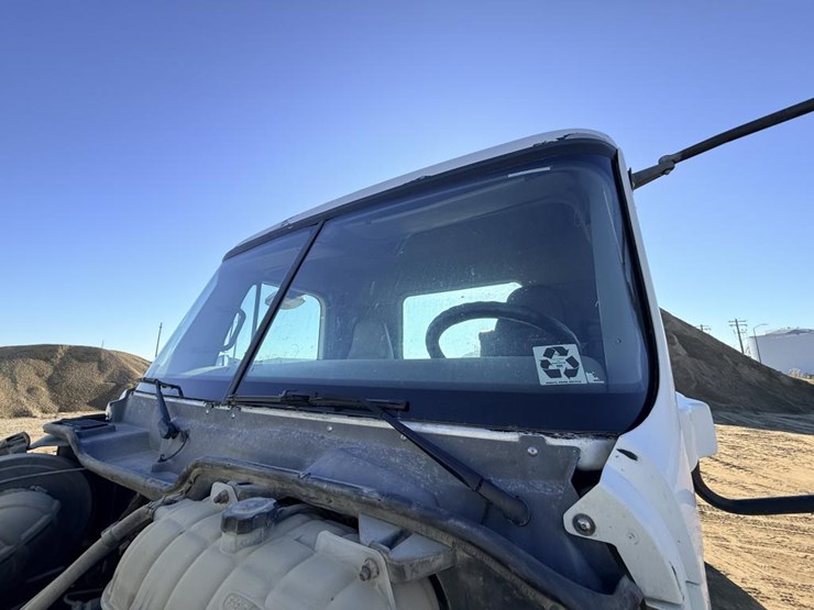 2007-freightliner-columbia-120-image-47