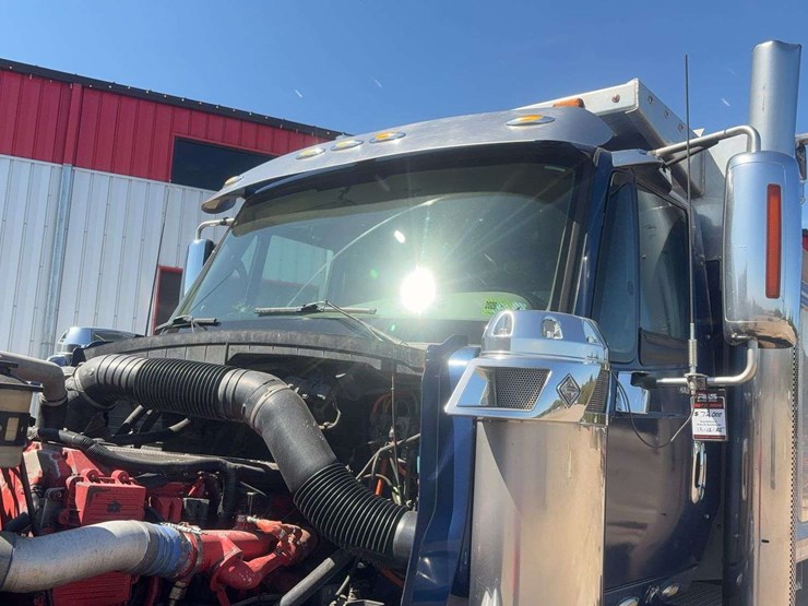 2010-international-lf517-lone-star-dump-truck-image-37