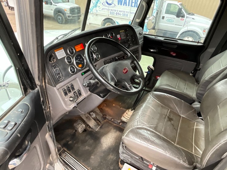 2015-peterbilt-365-image-27