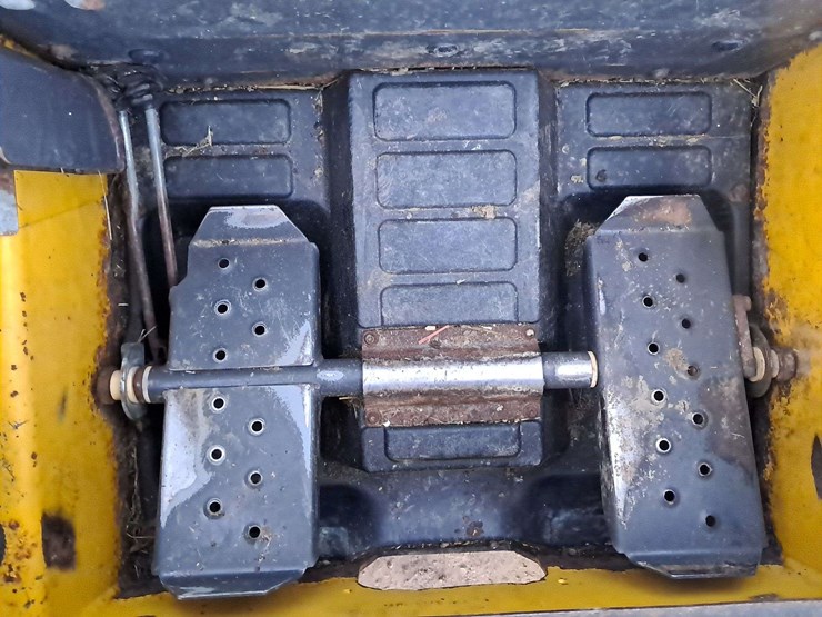 new-holland-l225-image-18