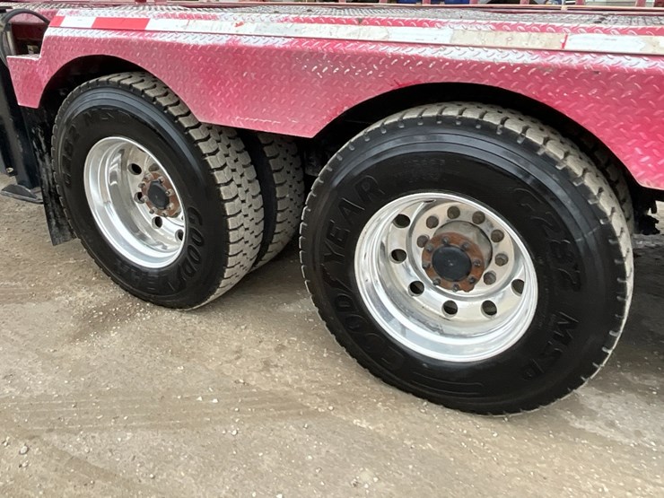 2015-peterbilt-365-image-17