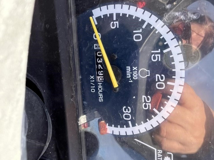 john-deere-2320-image-30