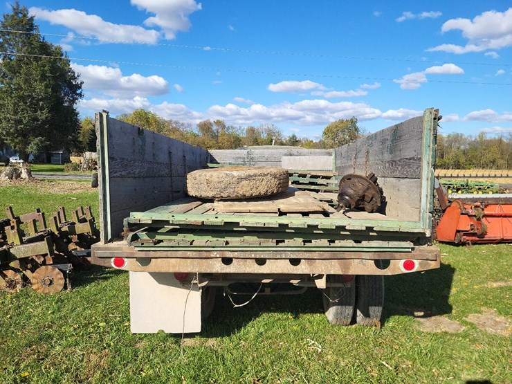 1953-gmc-354-24-round-top-cab-single-axle-grain-truck--needs-axle-shaft-image-4