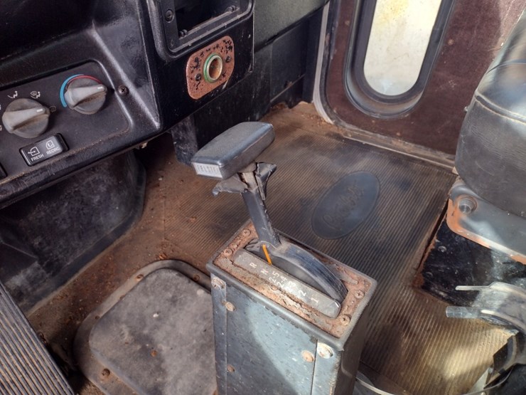 peterbilt-357-image-12