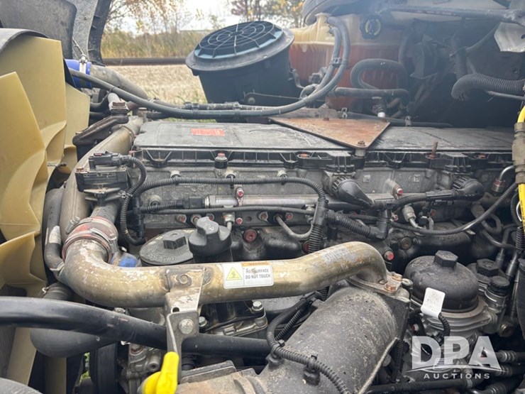 freightliner-114sd-image-26