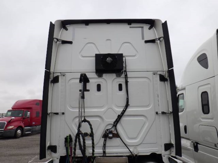 freightliner-cascadia-125-image-15