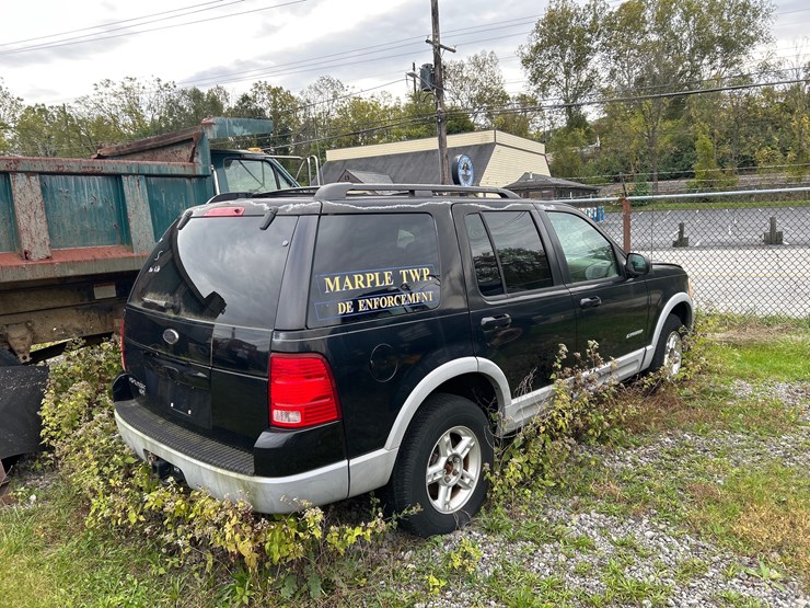 ford-explorer-xlt-image-3