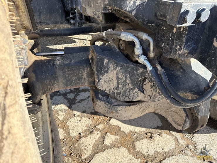 new-holland-tg215-image-19