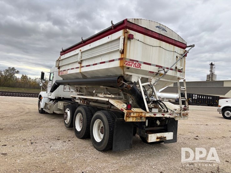 freightliner-fld112-image-12