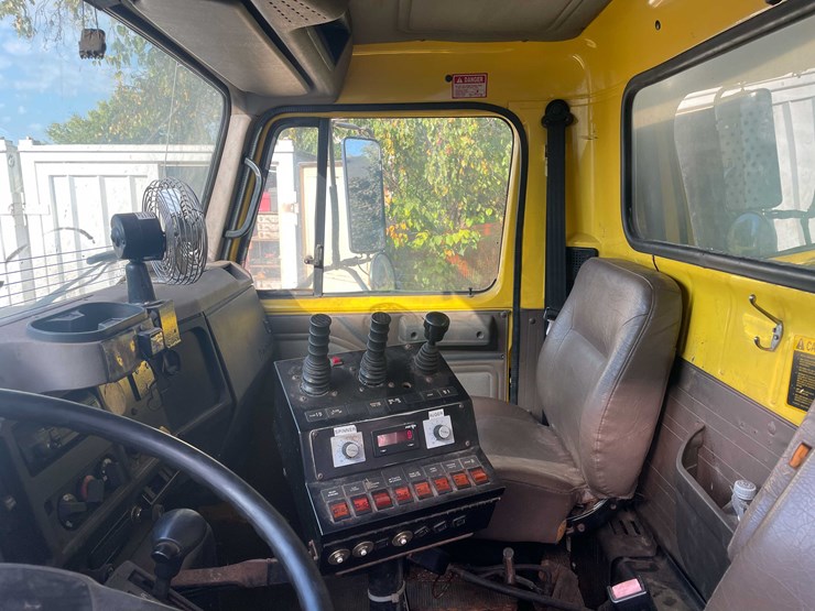 international-4900-image-81