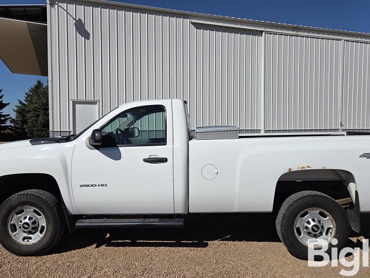 2011-chevrolet-silverado-2500-image-8