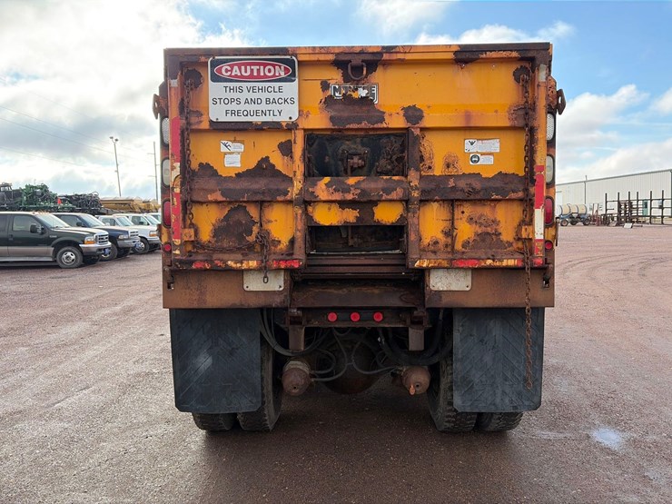 international-7400-image-10