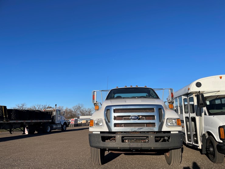 2015-ford-f650-image-2