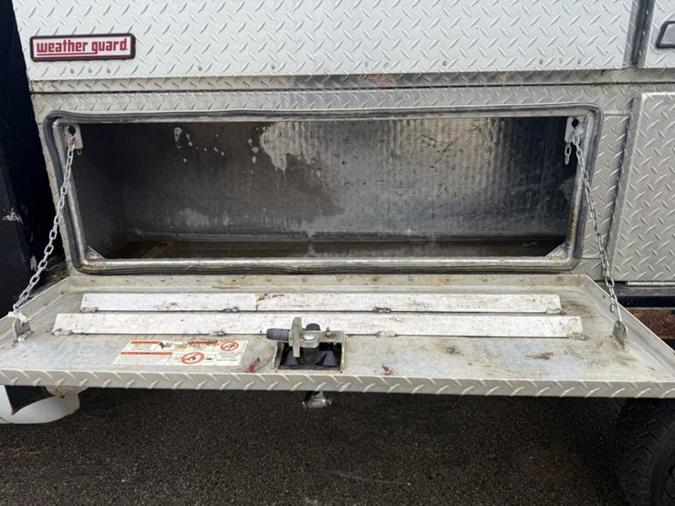 2011-ford-f550-image-16