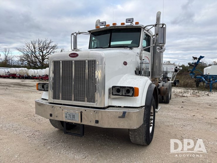 peterbilt-378-image-29