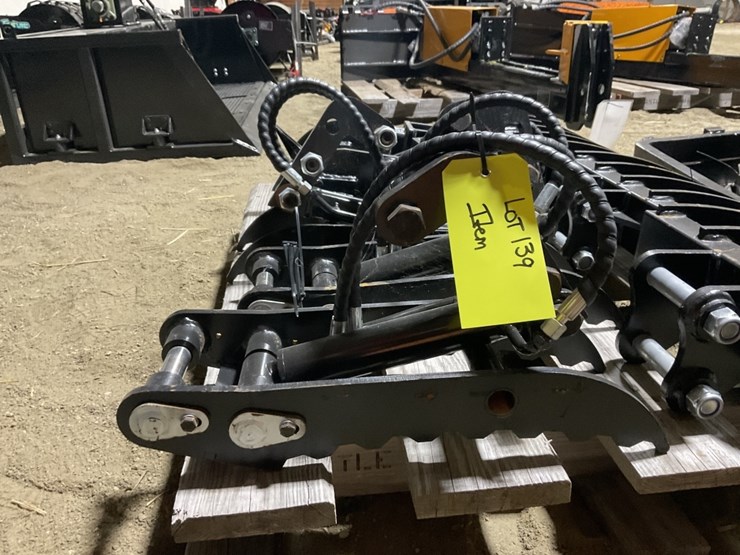 mini-excavator-hydraulic-thumb-image-2