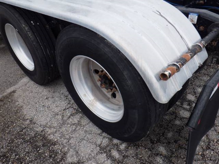 freightliner-cascadia-126-image-15