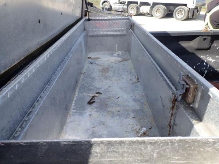 2013-dodge-ram-1500-image-35