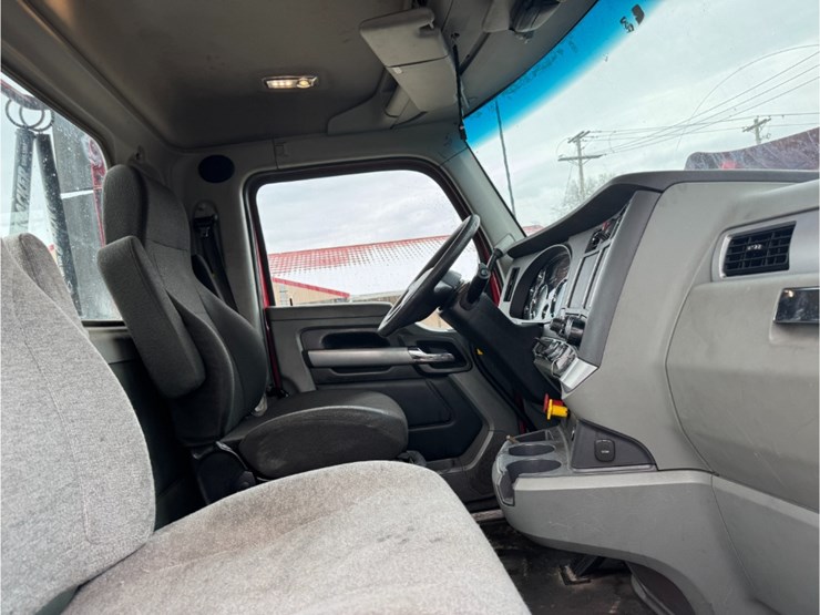 2021-kenworth-t680-image-16