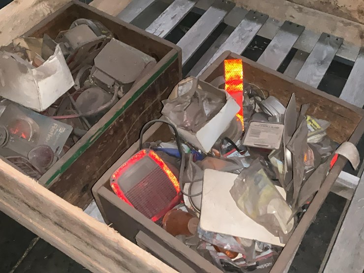 #564-•-truck-lights-and-accessories-image-3