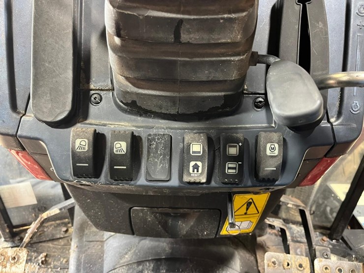 massey-ferguson-4708-image-29