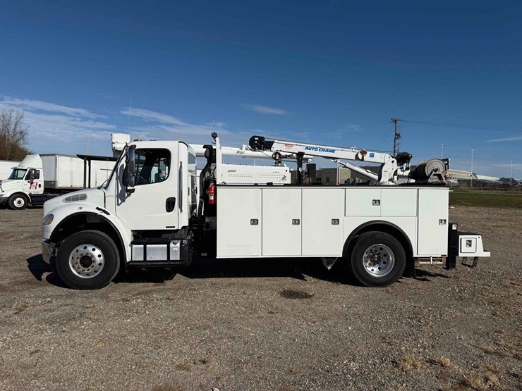 2017-freightliner-m2-106-image-1