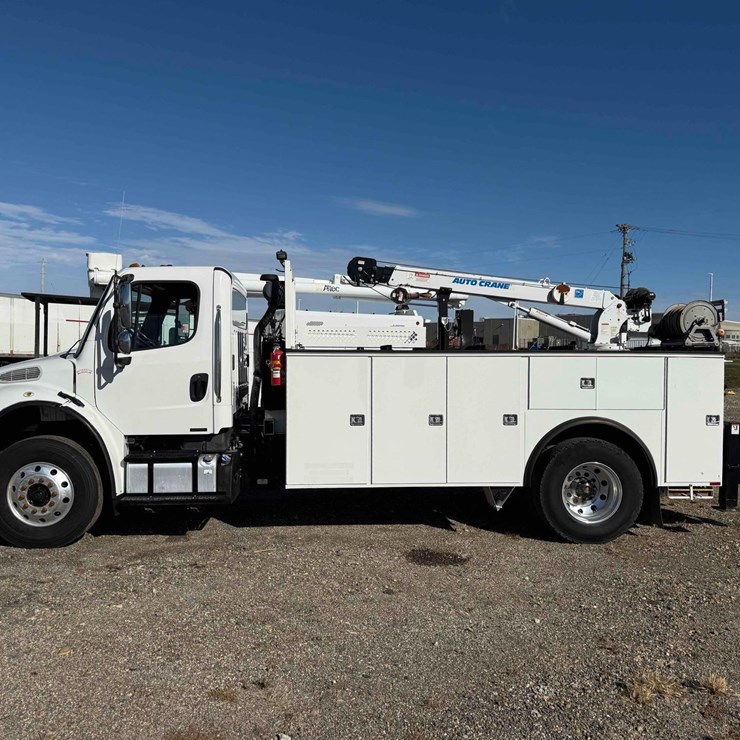 2017 FREIGHTLINER M2 106