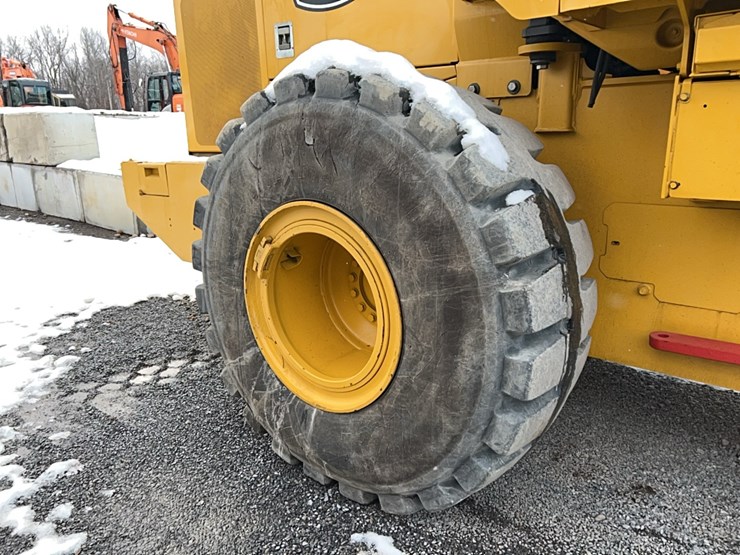 2021-deere-644k-image-7