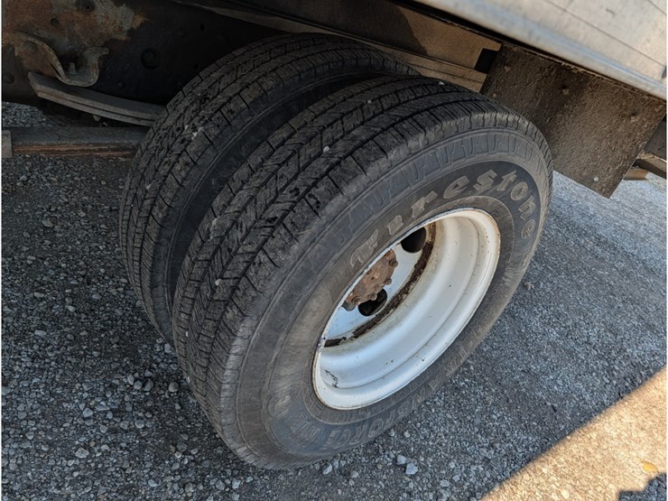 2015-isuzu-npr-image-11