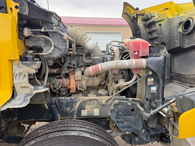 2019-kenworth-t880-image-18