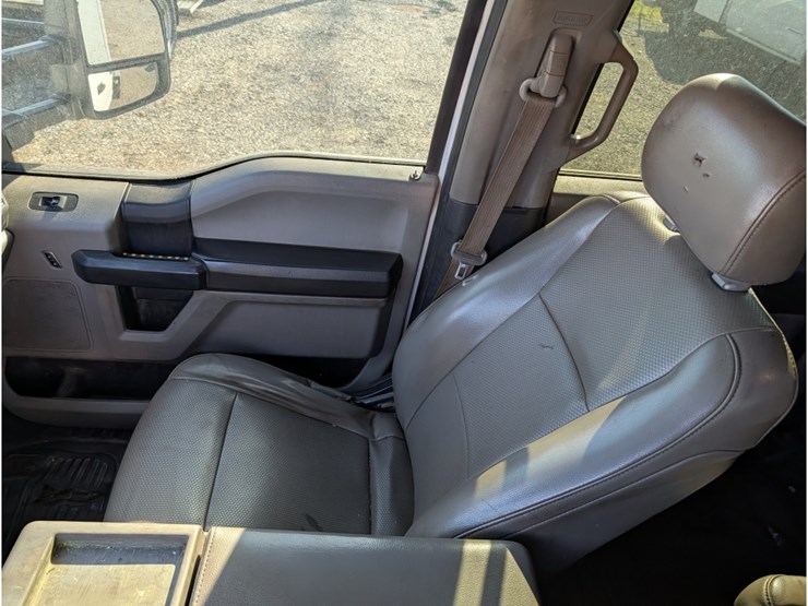 2017-ford-f550-image-19