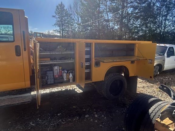 #1017-•-2005-chevrolet-c4500-service-truck-image-16