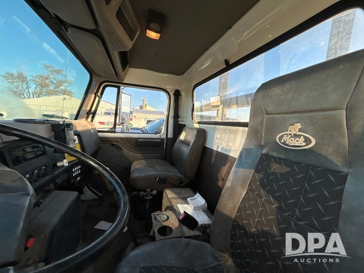 international-4700-image-36