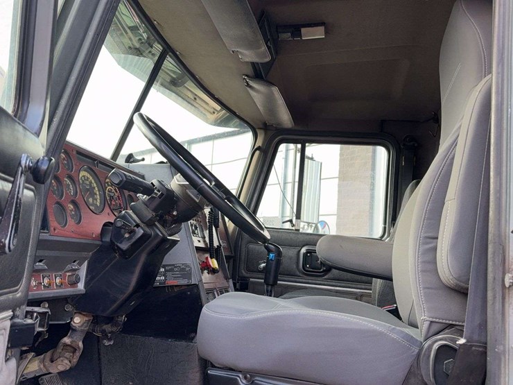 1999-mack-cl713-image-30