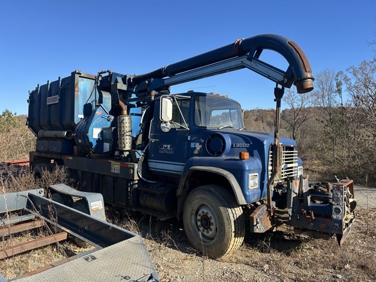 1990-ford-l9000-image-7