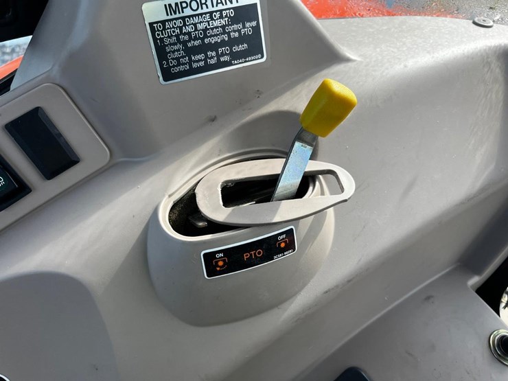 2010-kubota-m8540-image-30