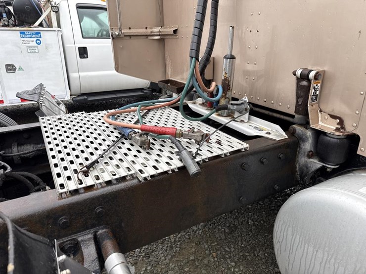 1999-peterbilt-379-image-24