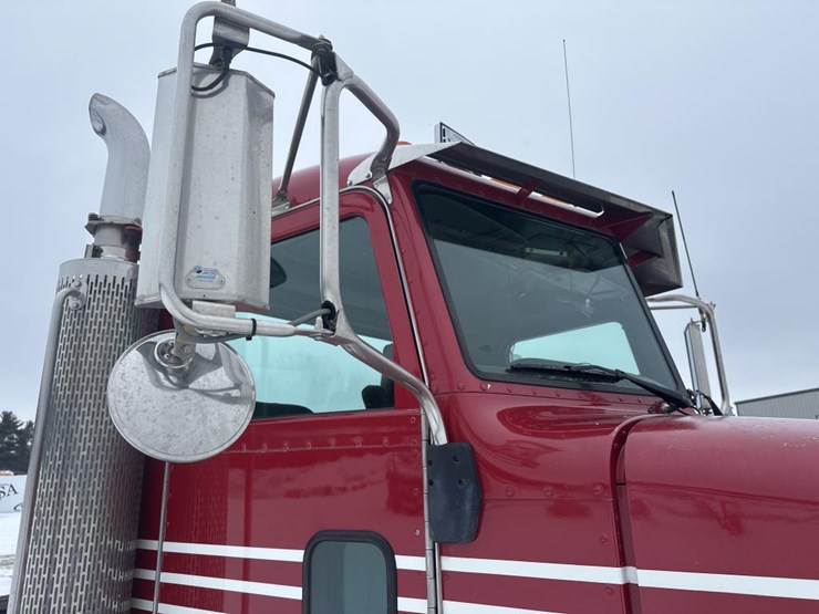 2007-peterbilt-385-image-11