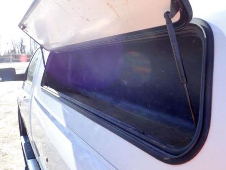 ram-1500-slt-image-45