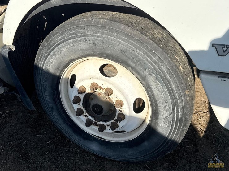 2001-volvo-vnm-semi-truck-image-14