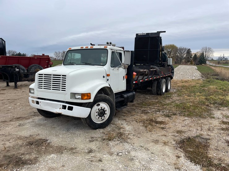 international-4900-image-1