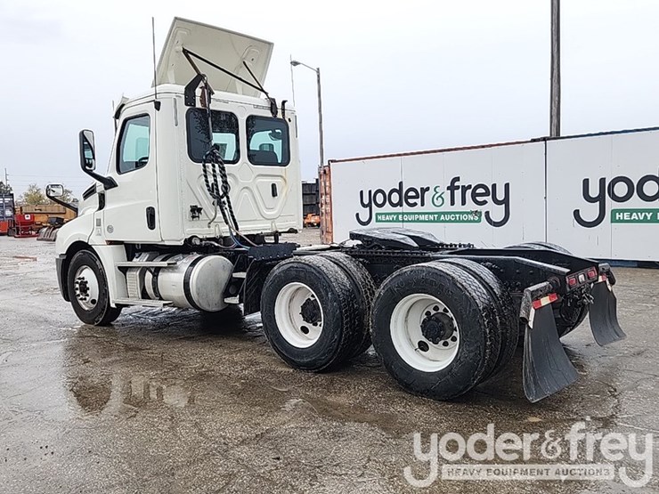 2019-freightliner-cascadia-126-image-4