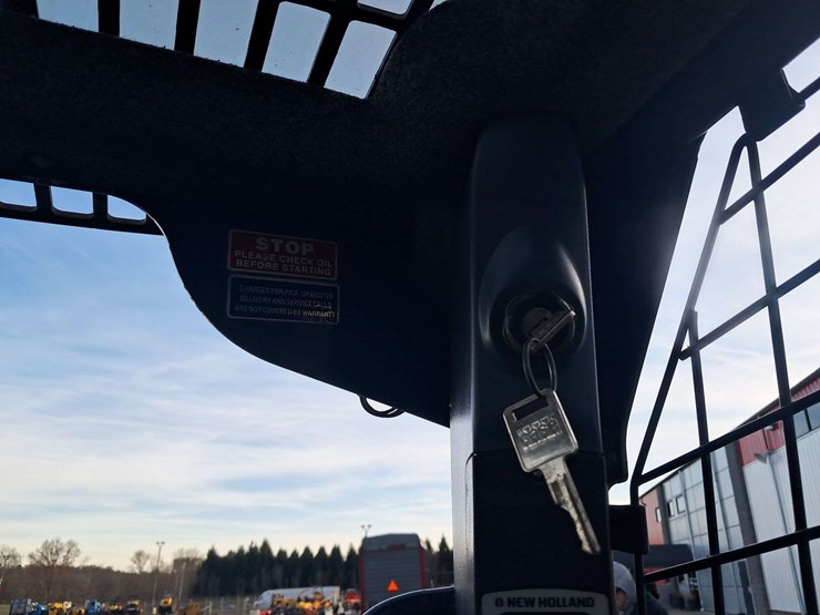 new-holland-l225-image-23