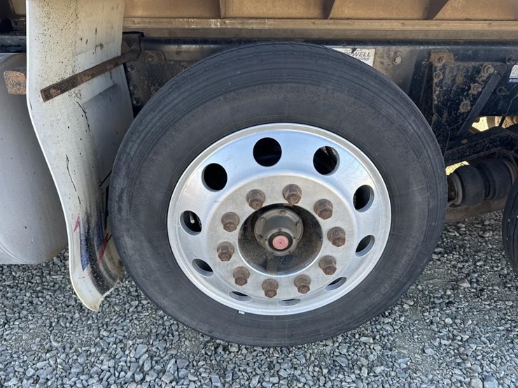 2017-international-hx615-image-58