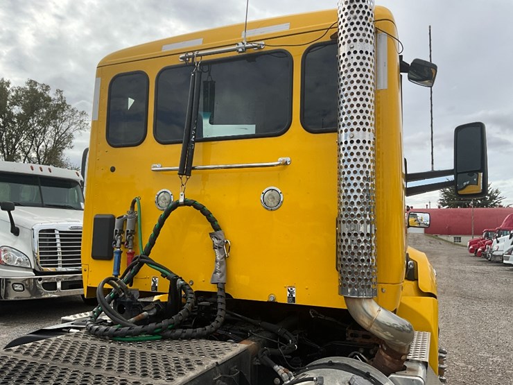 2020-kenworth-t680-image-16