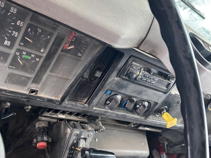 1995-international-4900-image-36