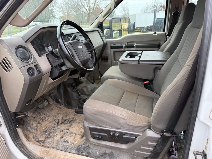 2009-ford-f550-image-16