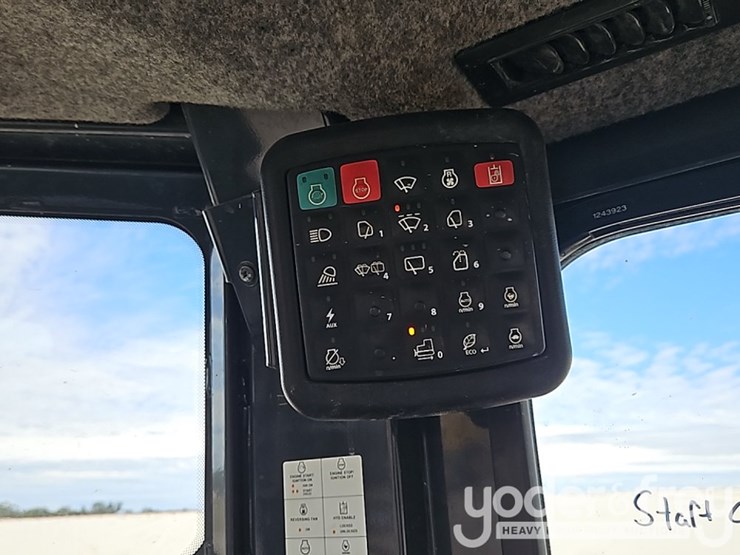 2018-deere-650k-image-34