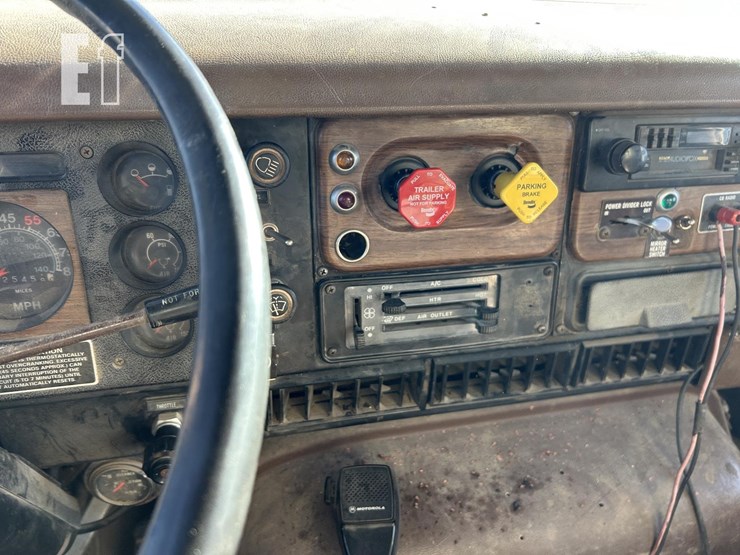 1985-international-s2500-image-17